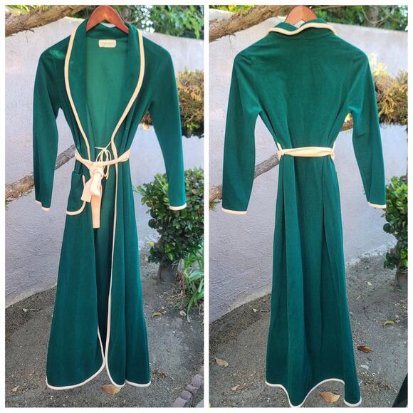 vassarette Other - Vtg 1970s Vassarette Full length Robe